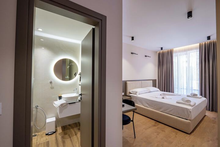 Room 21 of 37