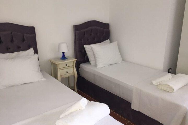 Room 8 of 32