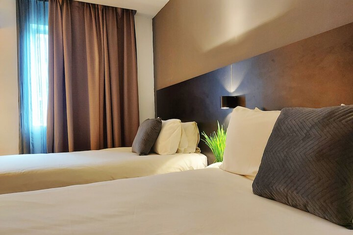 Room 6 of 28