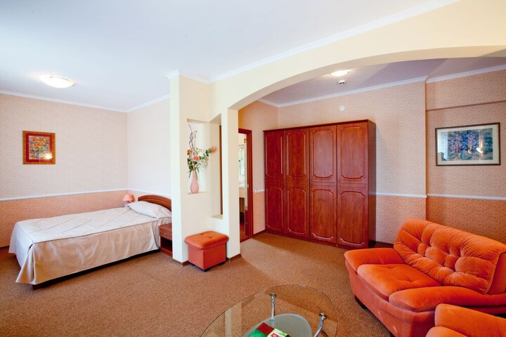 Room 14 of 99