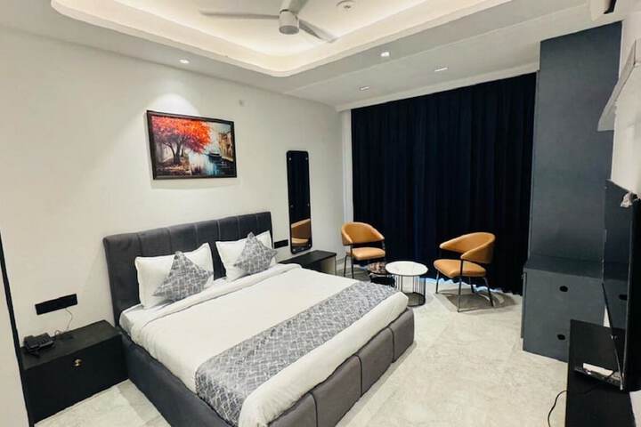 Room 12 of 32