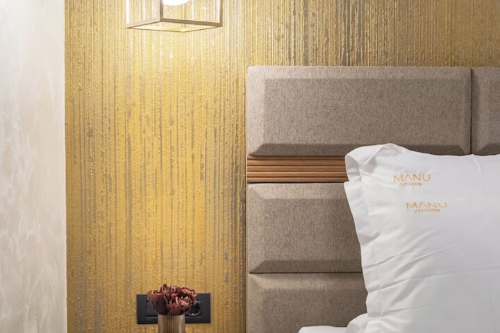 Room 243 of 552