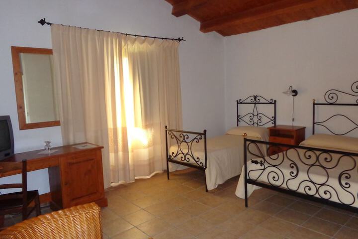 Room 9 of 35