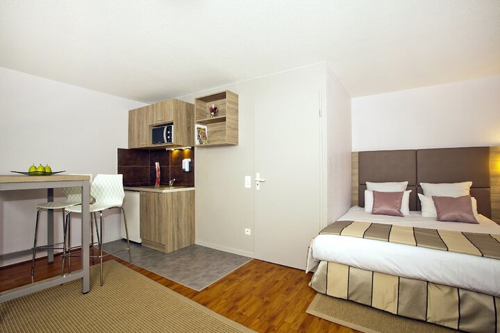 Room 5 of 33