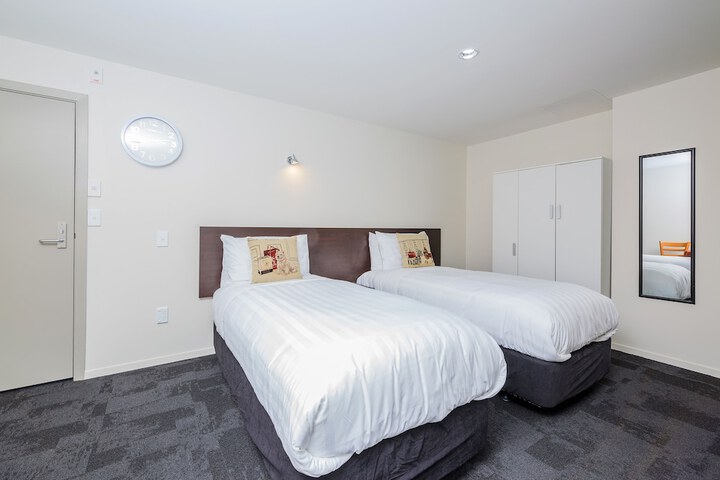 Room 5 of 24