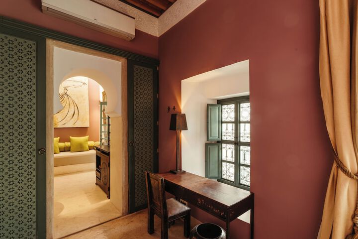 Room 10 of 85
