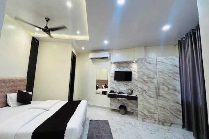 Room 2 of 14