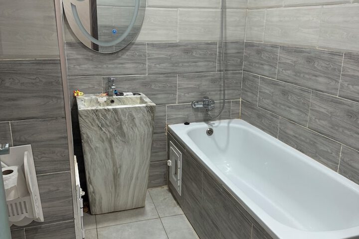 Room 14 of 24