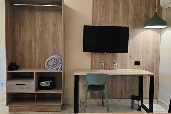 Room 17 of 34