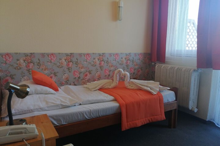 Room 8 of 46