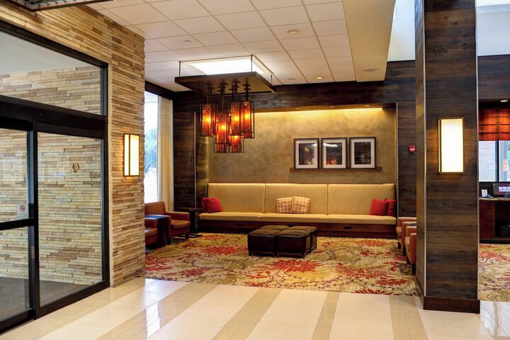 Lobby lounge