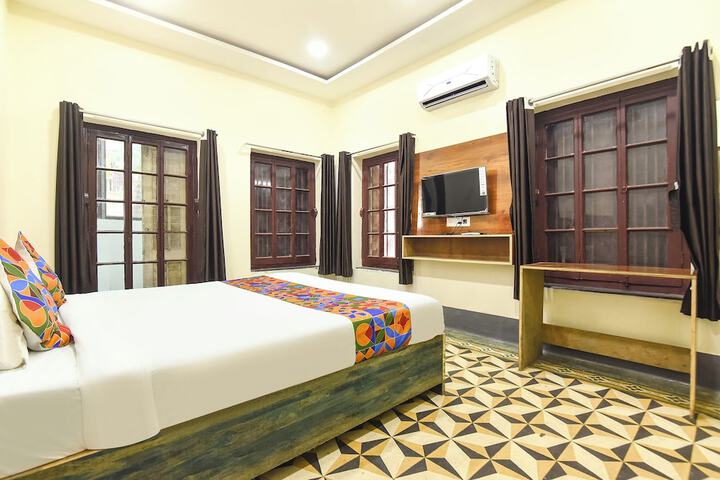 Room 12 of 27