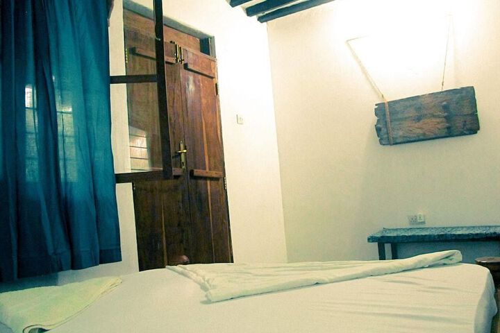 Room 18 of 28