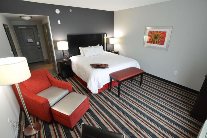 1 King Bed (1 of 20)
