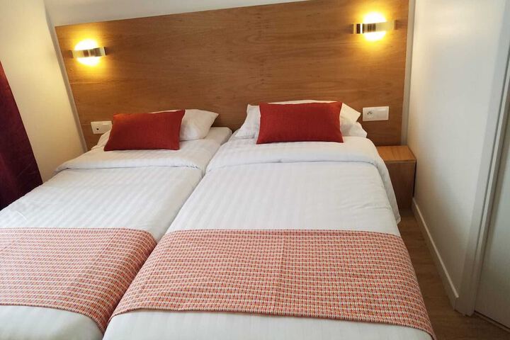 Room 6 of 18