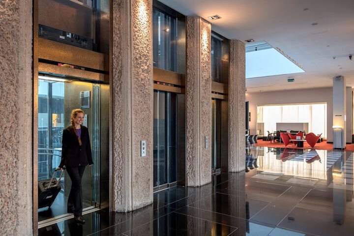 Hotel 2 of 335