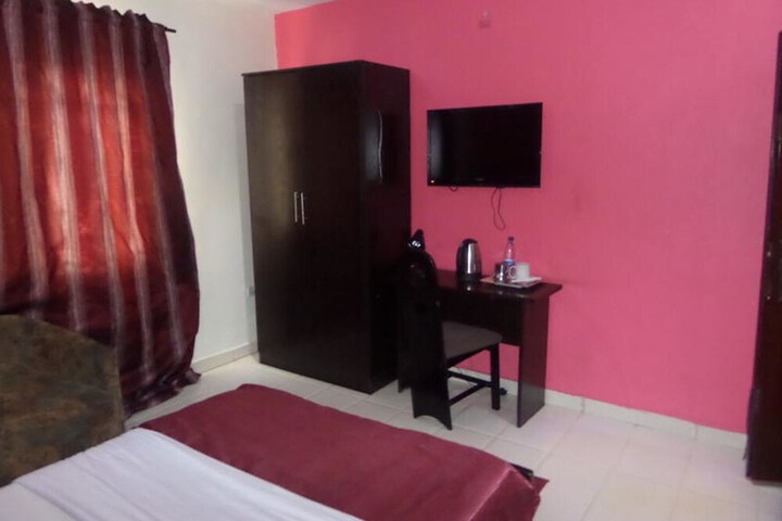 Room 5 of 13