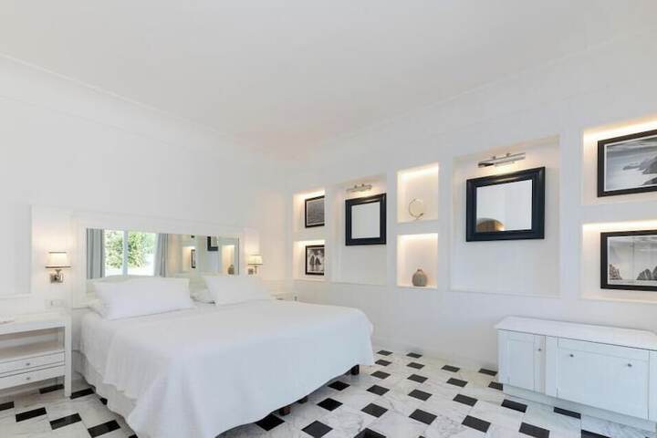 Room 26 of 110