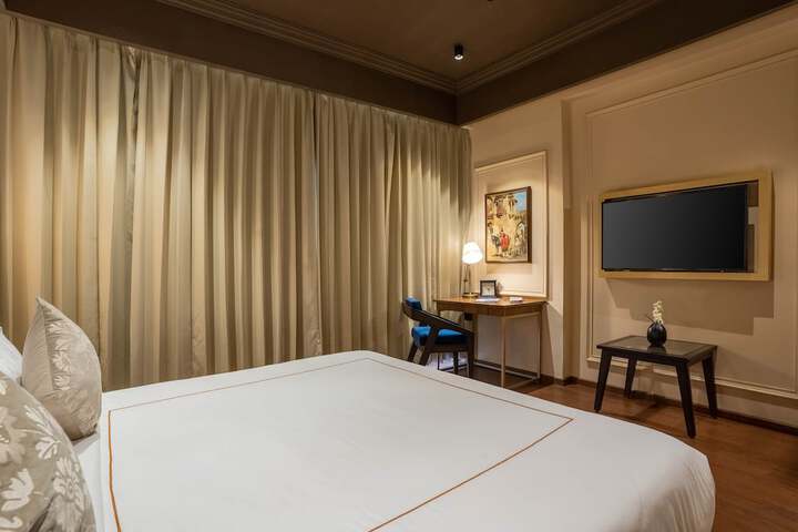 Room 18 of 105