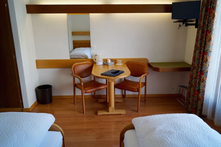 Room 10 of 36