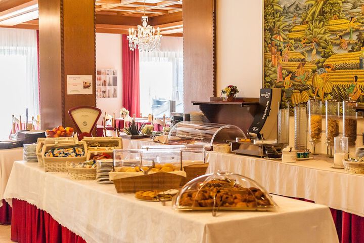 Breakfast/Coffee Service 27 of 55