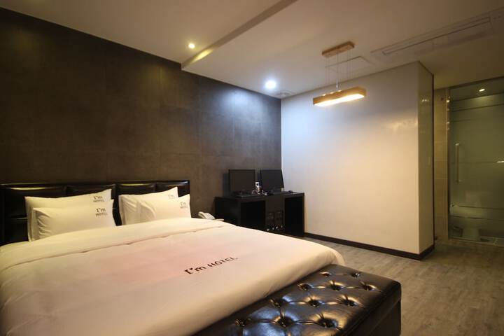 Room 5 of 48