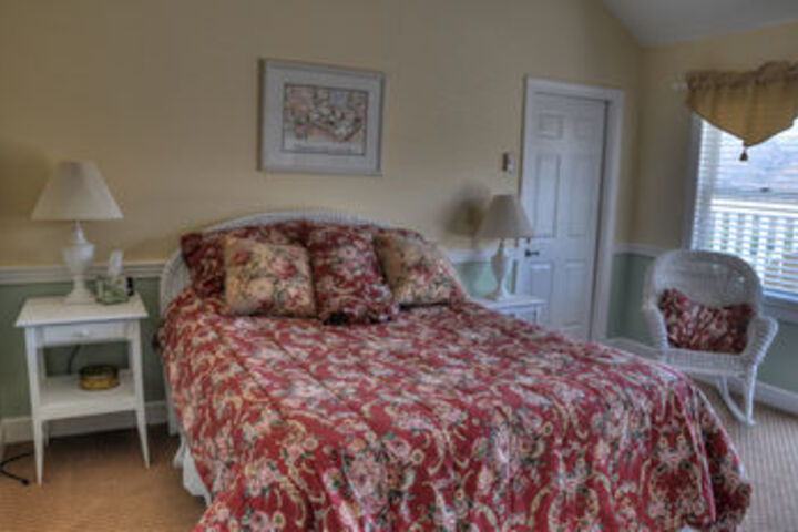 Room 16 of 28