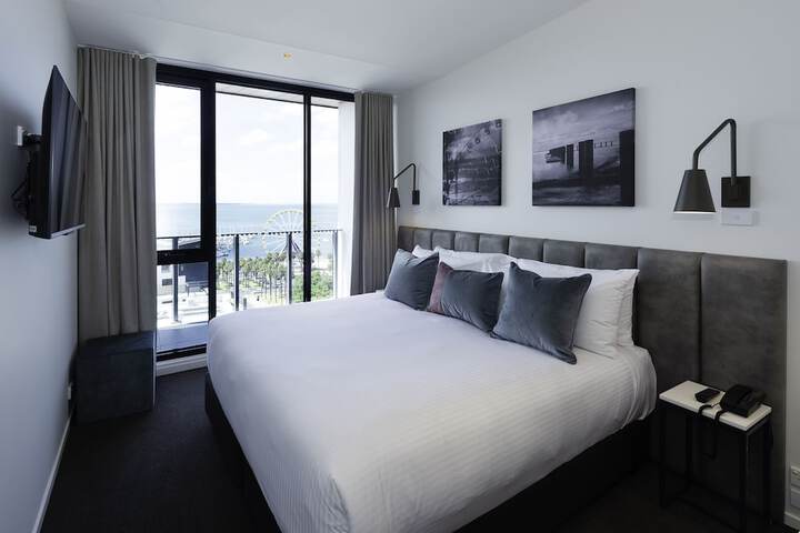 Room 16 of 108