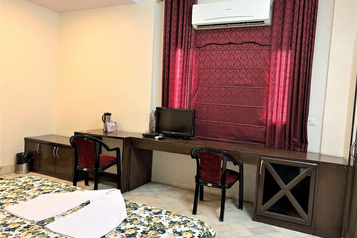 Room 13 of 44