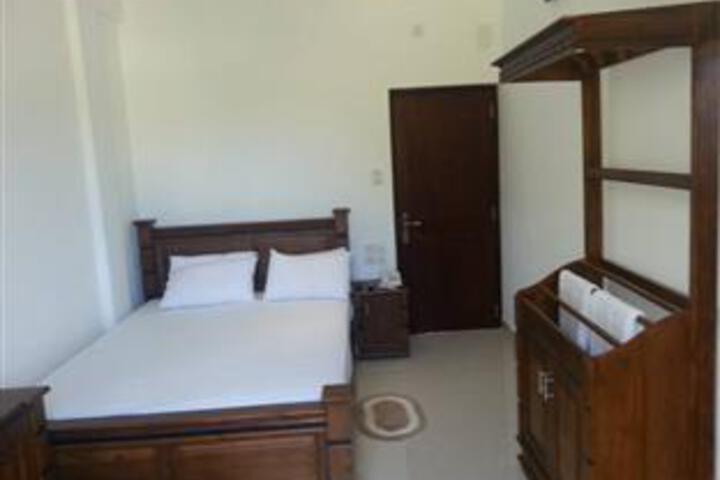 Room 6 of 6