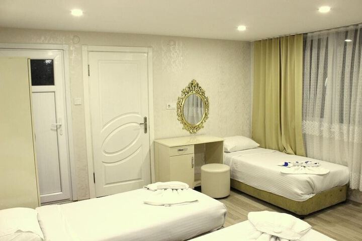 Room 9 of 11