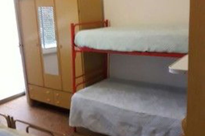 Room 9 of 16