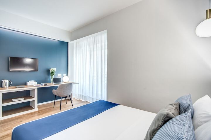 Room 6 of 24