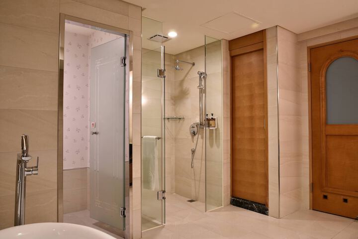 Room 150 of 164