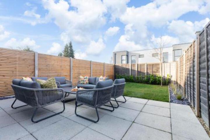 Elliot Oliver - 2 The Old Surgery: Stunning 4 Bedroom Home With Parking in Cheltenham