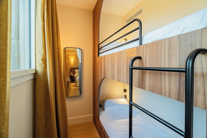 Room 41 of 90