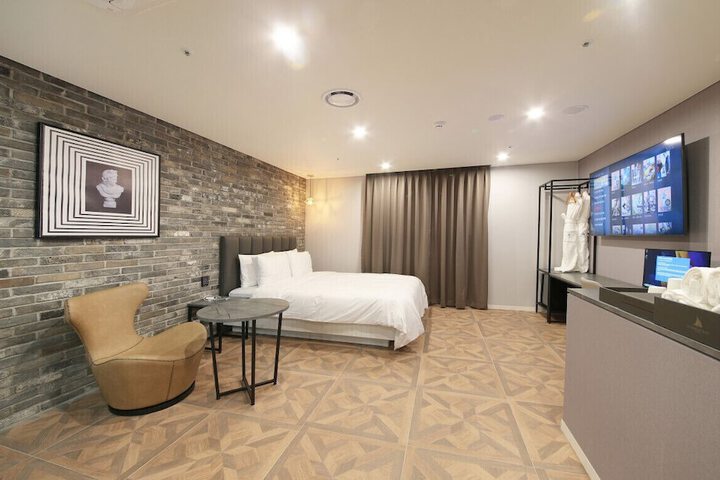 Room 34 of 140