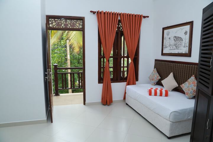 Room 10 of 34