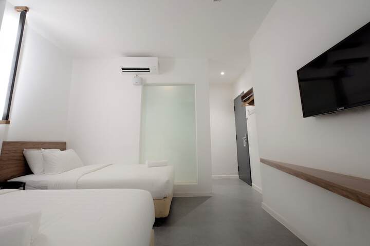 Room 17 of 38