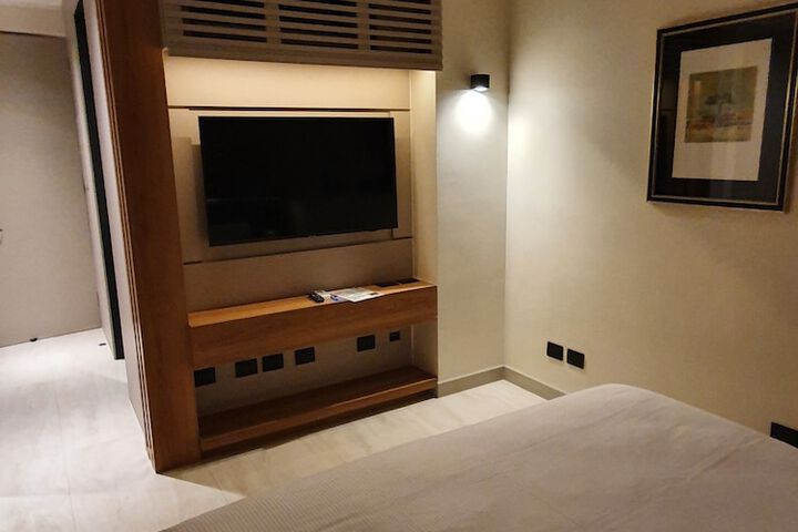 Room 8 of 64