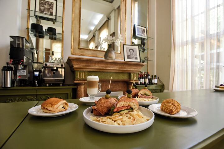 Breakfast/Coffee Service 48 of 55