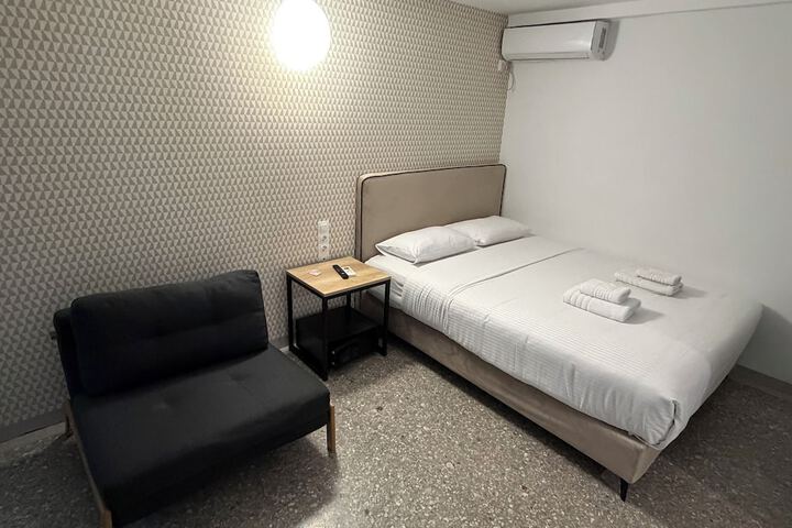 Room 6 of 86