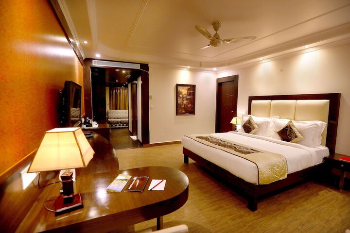Room 4 of 24