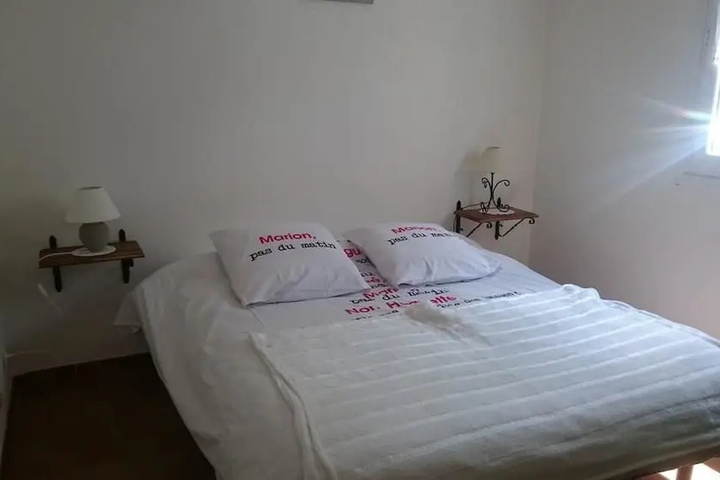 Room 4 of 9