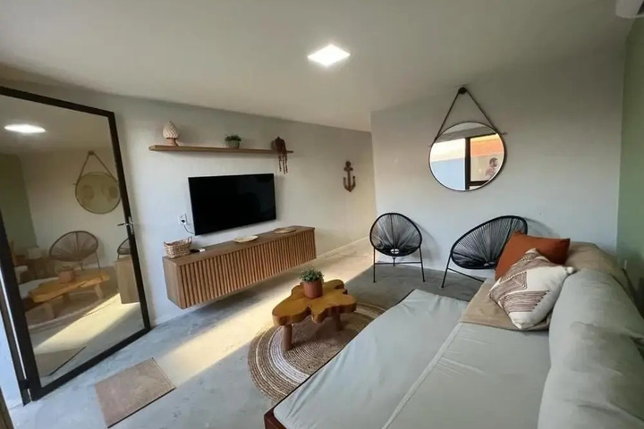 Room 6 of 13