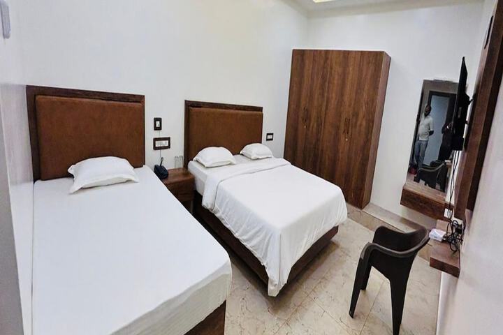 Room 15 of 33