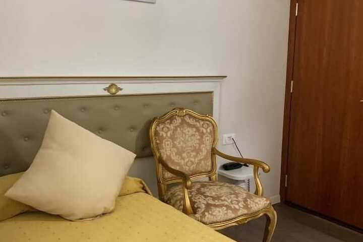 Room 8 of 61