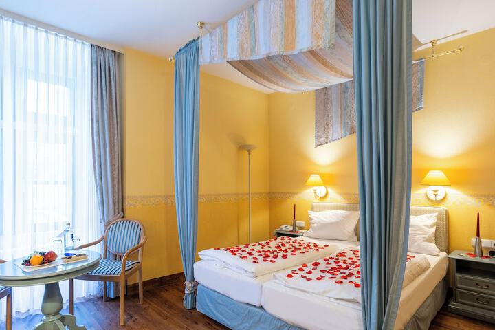 Room 27 of 68