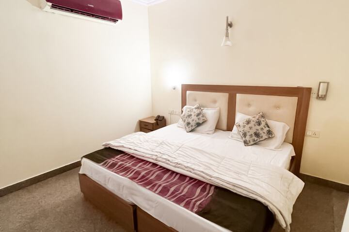 Room 2 of 7