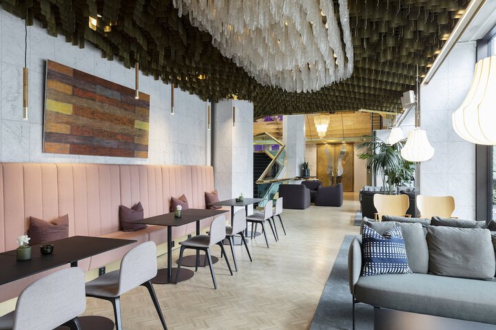 Entrance & Lobby
